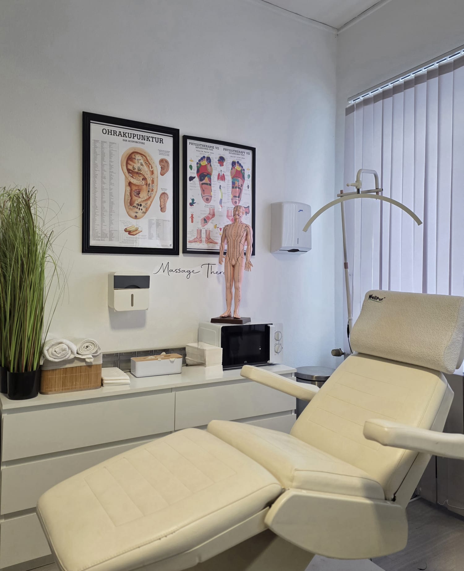 Heilpraktiker Recklinghausen Gordon Handle - Behandlungsraum mit Liege